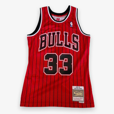 Mitchell & Ness NBA Swingman Jersey Bulls 95 Scottie Pippen Red Pinstripe
