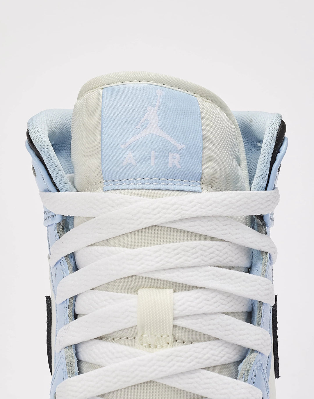 Air Jordan 1 Mid GS Ice Blue Black Sail White 555112-401 – Sneaker Junkies