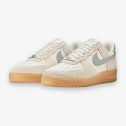 NIKE AIR FORCE 1 '07 LV8 PHANTOM/LT SMOKE GREY-GUM YELLOW FQ8714-002