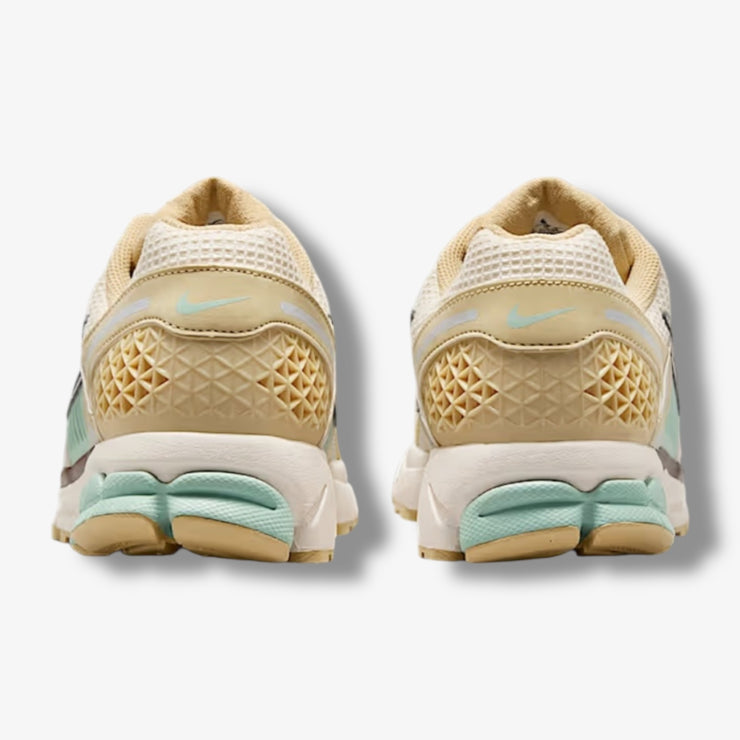 Nike Zoom Vomero 5 SE Team Gold Fauna Brown IB2987-700  display picture 3