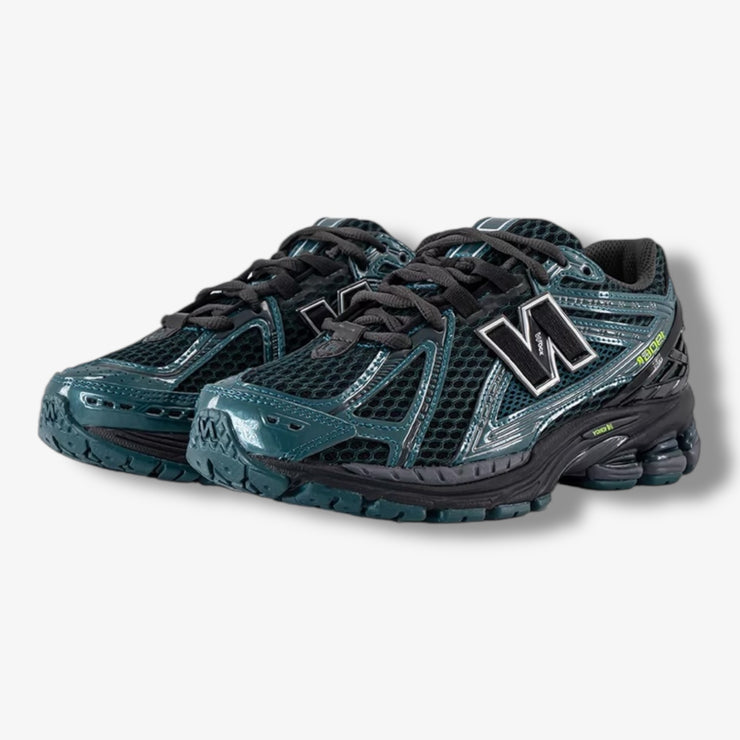 New Balance U190646S MEDUSA GREEN with BLACK – Sneaker Junkies