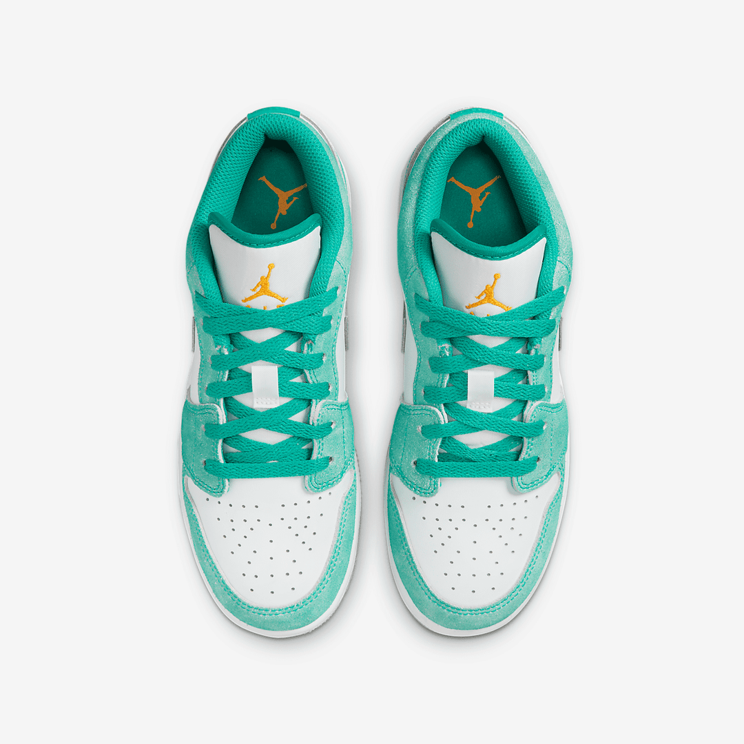 Air Jordan 1 Low SE (GS) New Emerald Taxi White DO8244-301 Air Jordan 1 Low SE (GS) New Emerald Taxi White DO8244-301